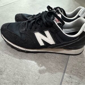 New Balance women’s Black and White Sneakers